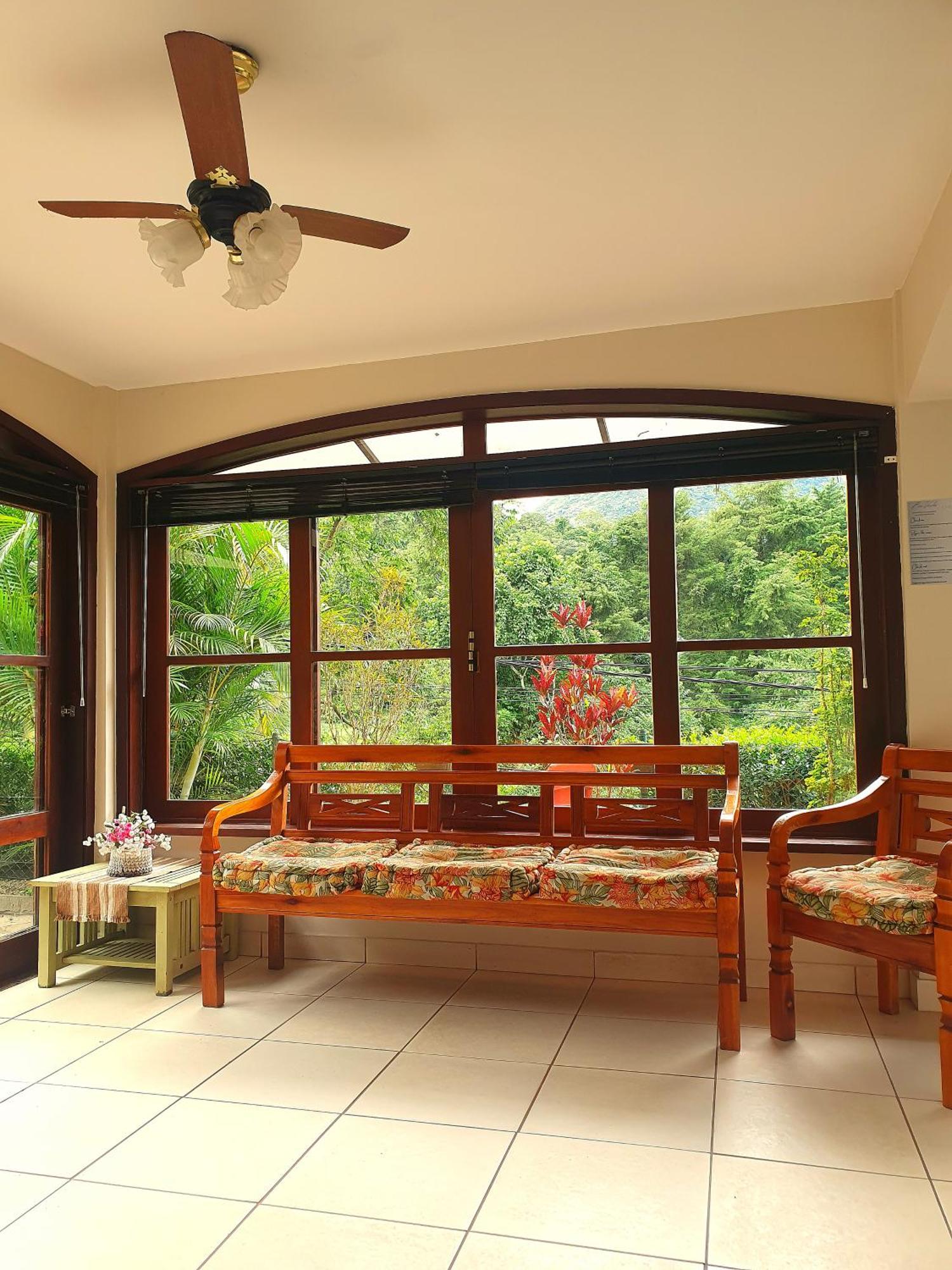 Aconchego De Itaipava - Casa De 3 Quartos, Equipada, Area Kids, Jacuzzi, Pet Friendly, Churrasqueira, Em Meio A Natureza E Proximo Ao Centro Do Bairro Petrópolis