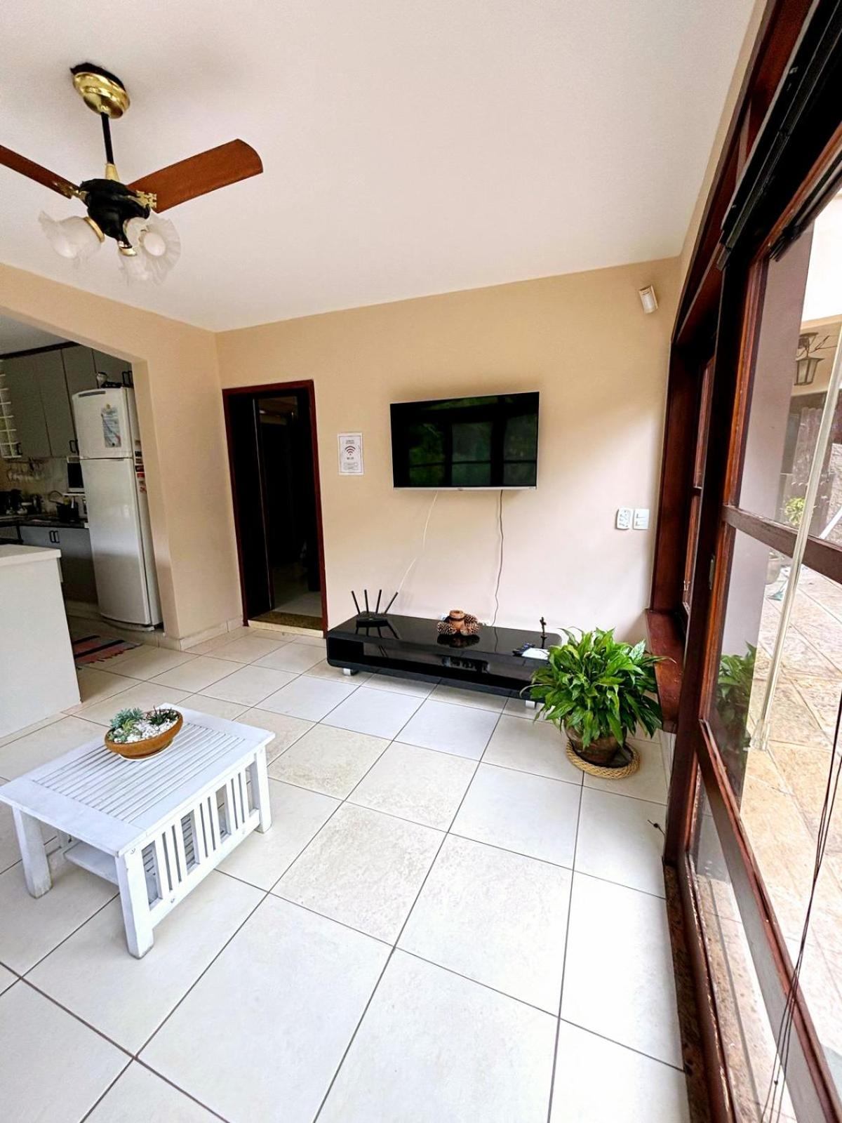Casa de Férias Aconchego De Itaipava - Casa De 3 Quartos, Equipada, Area Kids, Jacuzzi, Pet Friendly, Churrasqueira, Em Meio A Natureza E Proximo Ao Centro Do Bairro Petrópolis